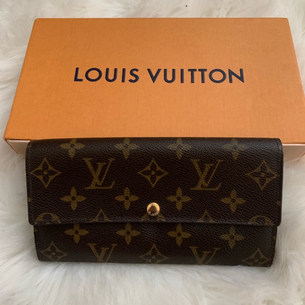 Authentic Louis Vuitton Sara Wallet Monogram